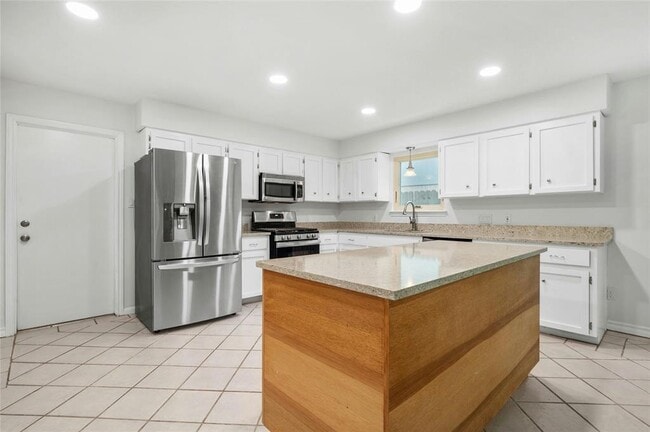 Building Photo - 10255 Missel Thrush Dr