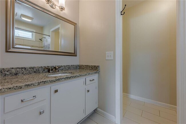 Building Photo - 385 Stonebridge Trail