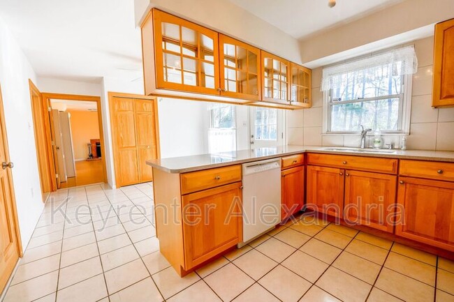 Building Photo - 7123 Red Horse Tavern Ln