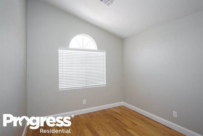 Building Photo - 537 Bay Bridge Dr