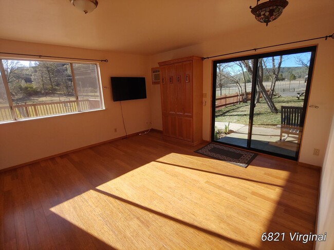 Building Photo - Rental on Cobb Mountain !