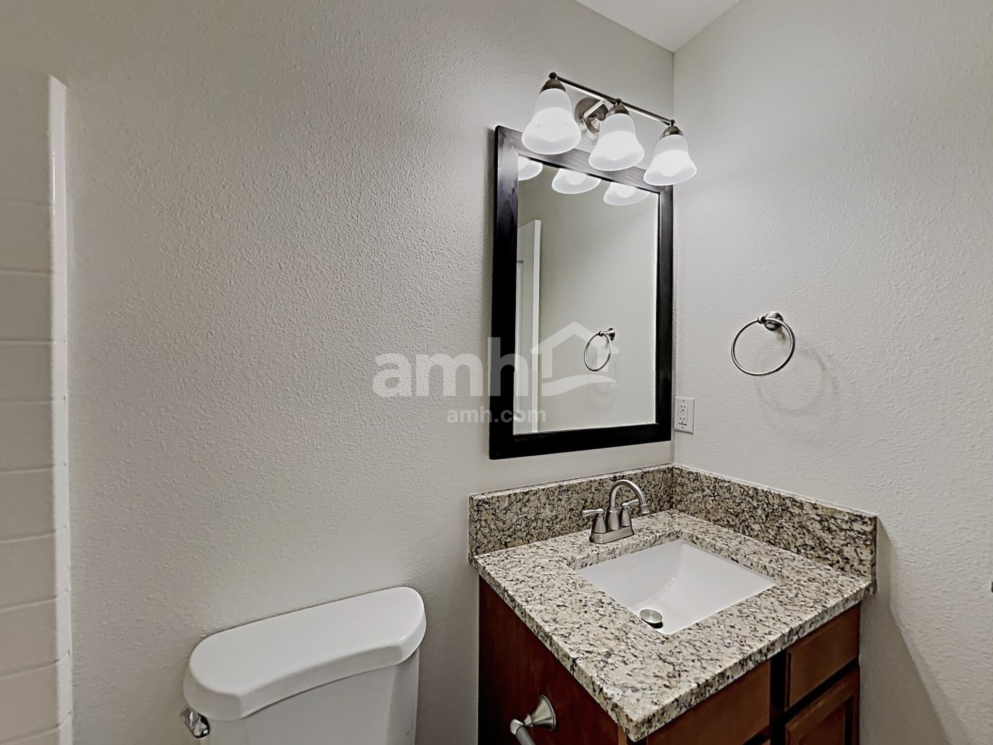 Building Photo - 40 N Amanda Dr