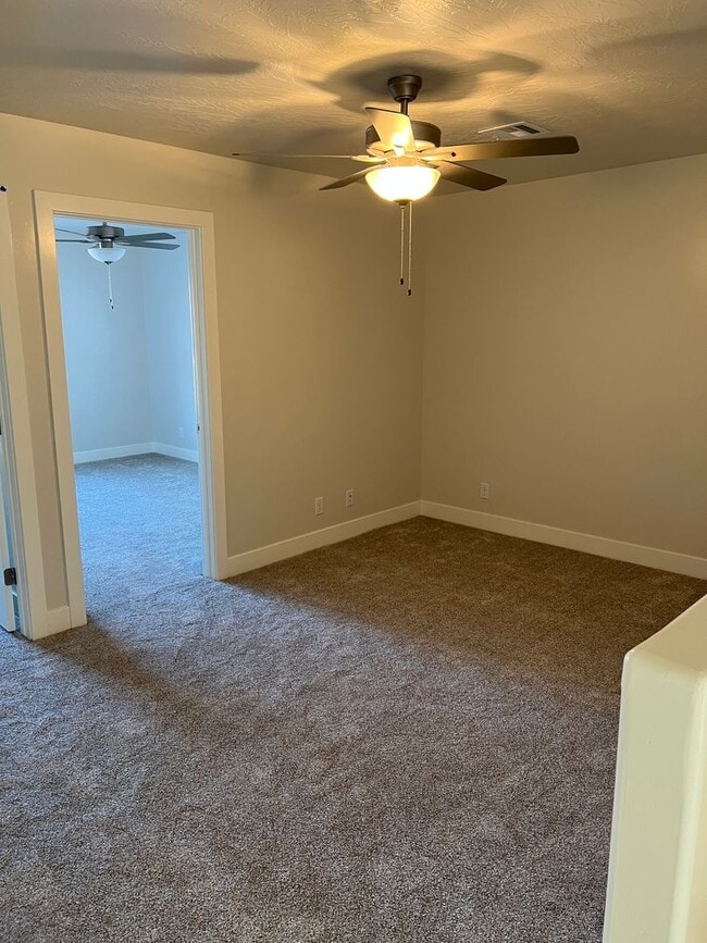 Building Photo - 3 Bedroom 2.5 Bathroom Townhome in Washington!