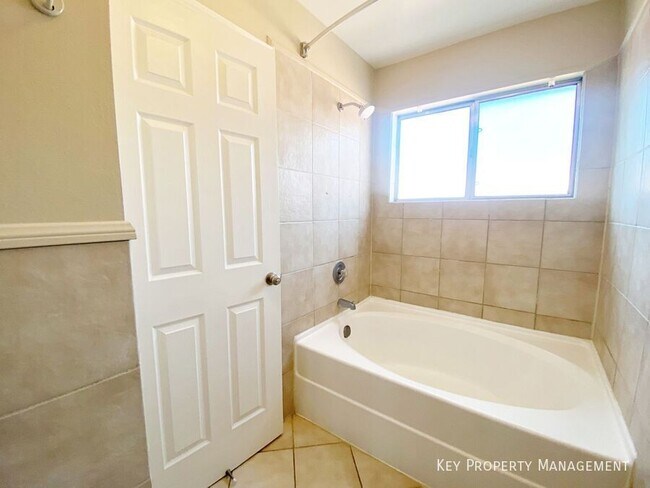 Building Photo - 50 Tidwell Ln