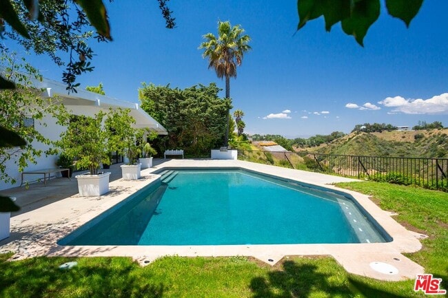 Building Photo - 1622 Tower Grove Dr