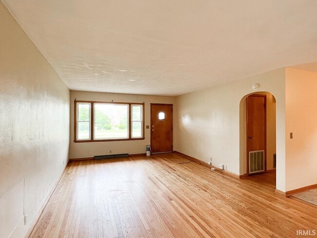 Building Photo - 4336 E 10th St