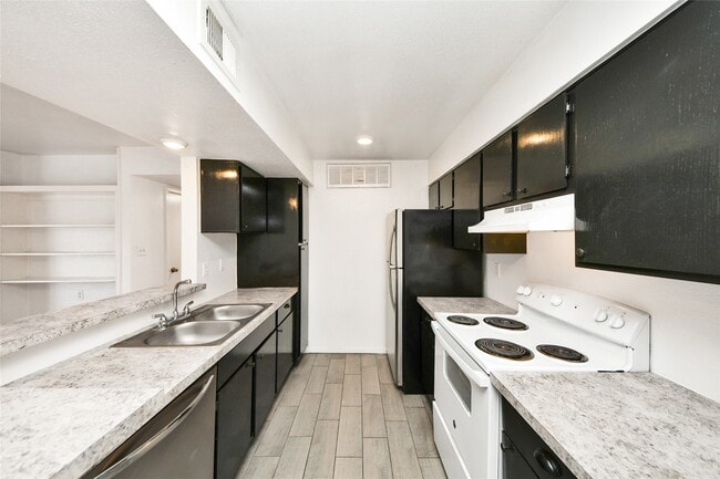 Building Photo - 12905 Woodforest Blvd