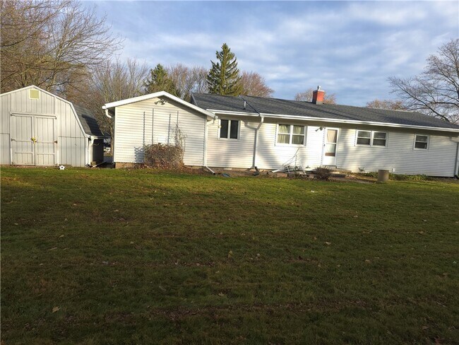 Building Photo - 379 Hollybrook Rd