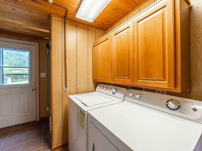 Building Photo - Rutledge Home