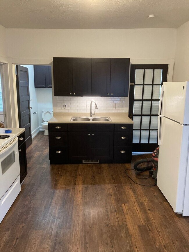 Building Photo - PRE-LEASING