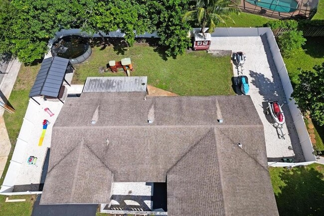 Building Photo - 6411 SW 6th St