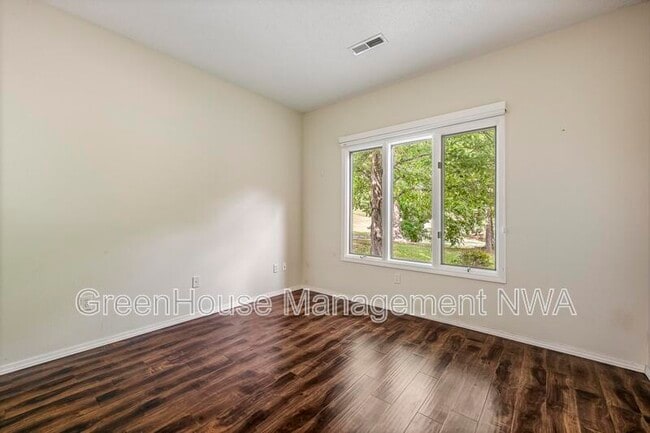 Building Photo - 5 Tanyard Ln