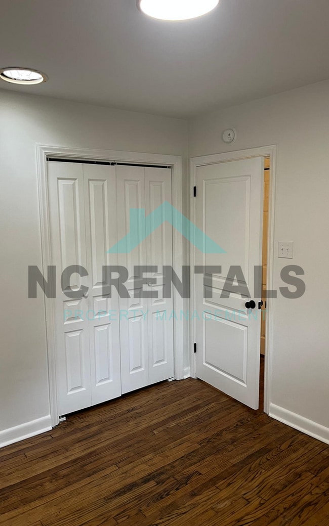 Building Photo - 1212 Red Oak Ave