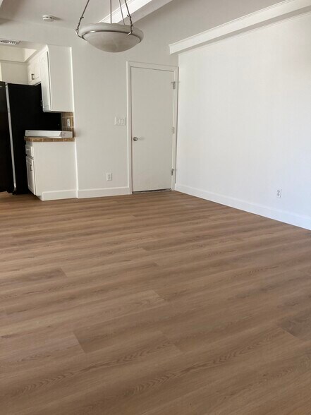 Building Photo - 20428 Roslin Ave