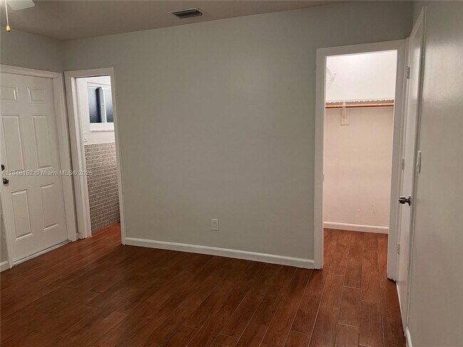 Building Photo - 7407 NW 76th Ct