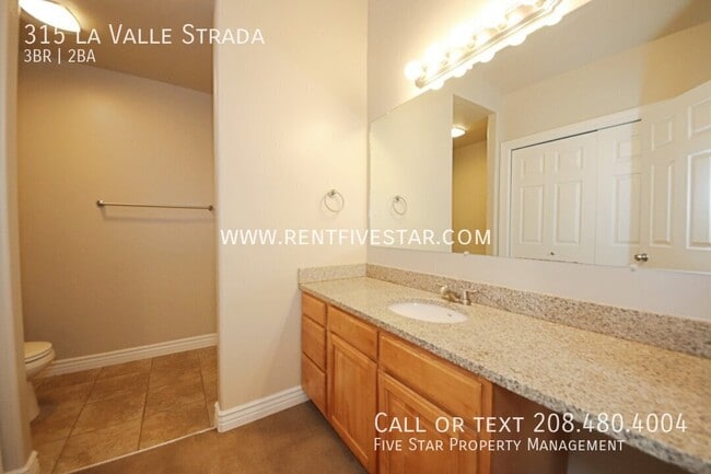 Building Photo - 315 La Valle Strada