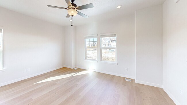 Building Photo - 318 W 2280 S