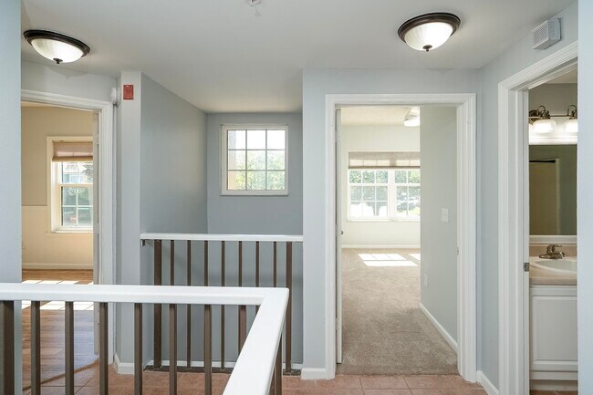 Building Photo - 1005 Bella Vista Blvd