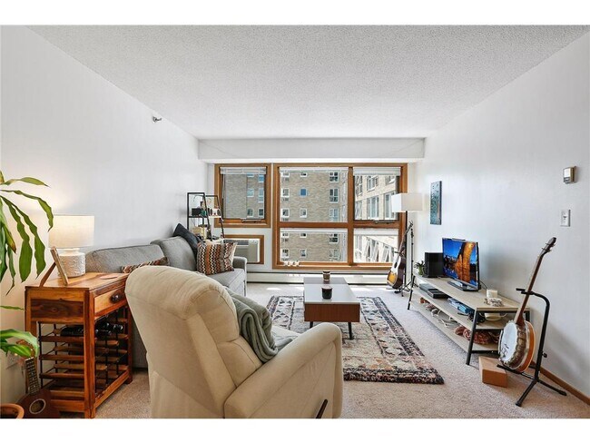 Building Photo - 433 S 7th St