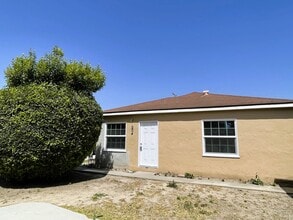 Building Photo - Large Upgraded One Bedroom Apartment!