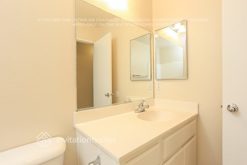 Building Photo - 44523 Galicia Dr
