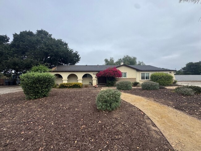 Primary Photo - 1520 Cielo Ln