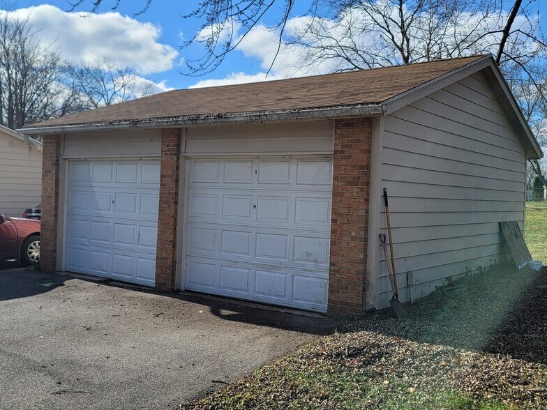 Building Photo - 410 Glenwood Rd