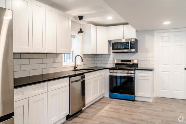 Building Photo - 2242 N Lavergne Ave