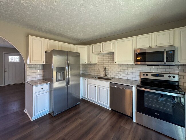 Building Photo - Cute 3 Bed 2 Bath Home in Fayetteville