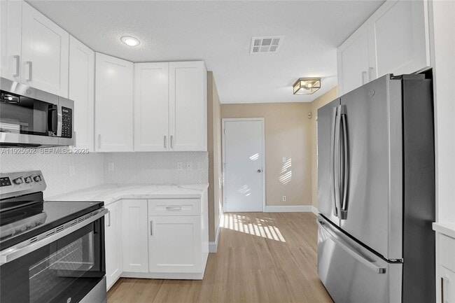 Building Photo - 9012 Lake Park Cir S