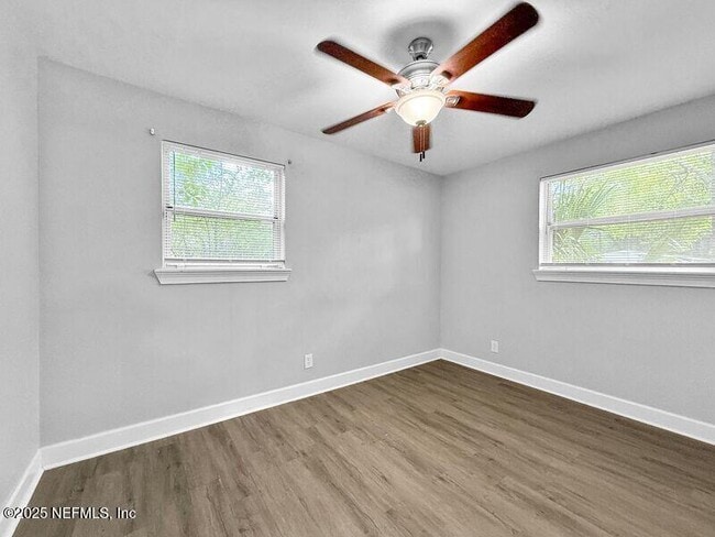 Building Photo - 2026 Burpee Dr