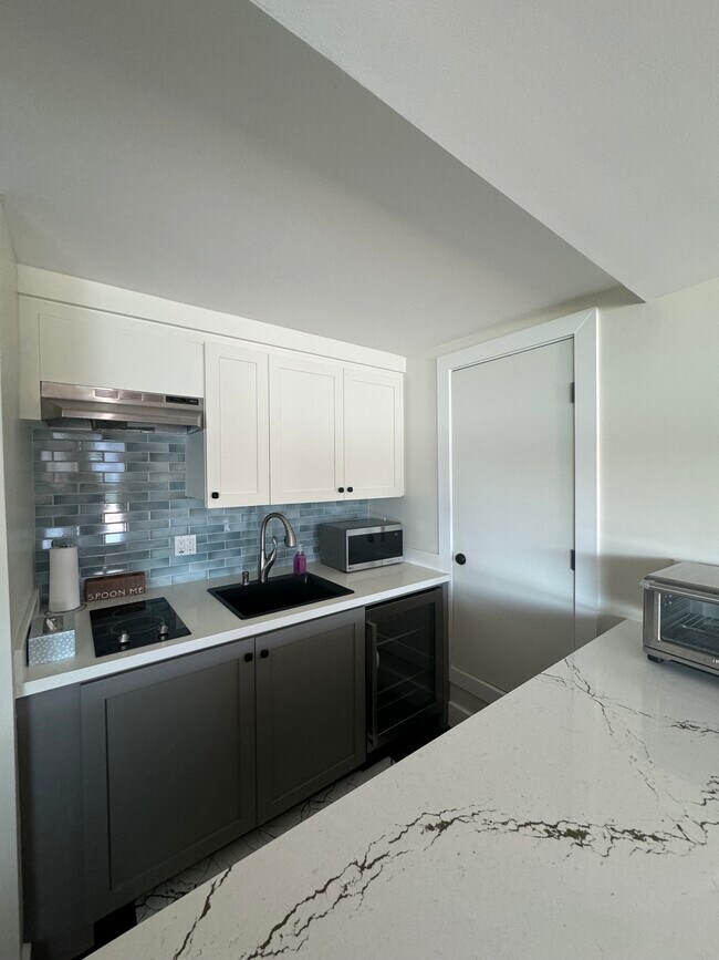 Building Photo - 686 Port Dr