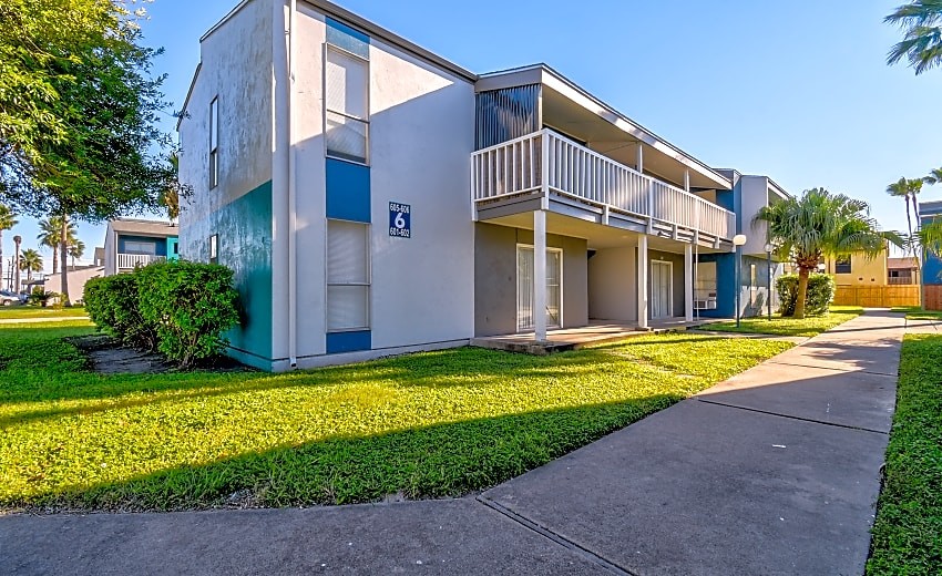 Primary Photo - Bay Bluff Apartments