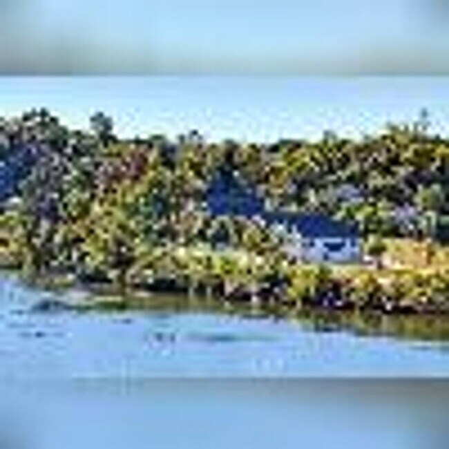 Building Photo - Lakeside Living in Loudon