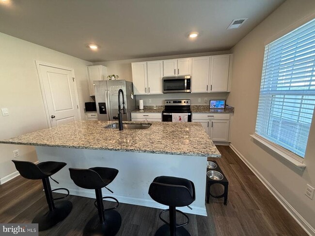 Building Photo - 367 Centergate Dr