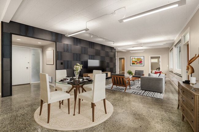 Building Photo - 2564 Dexter Ave N