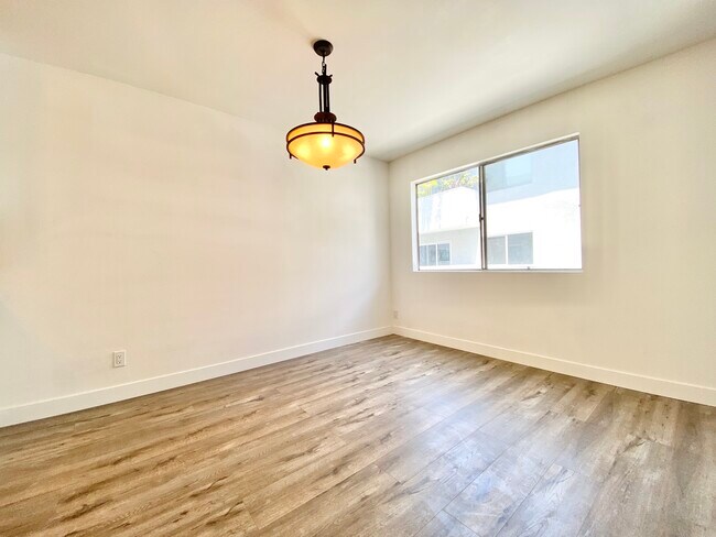 Building Photo - 121 Croft Ave