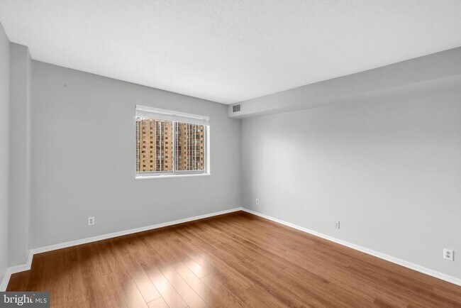 Building Photo - 5904 Mt Eagle Dr