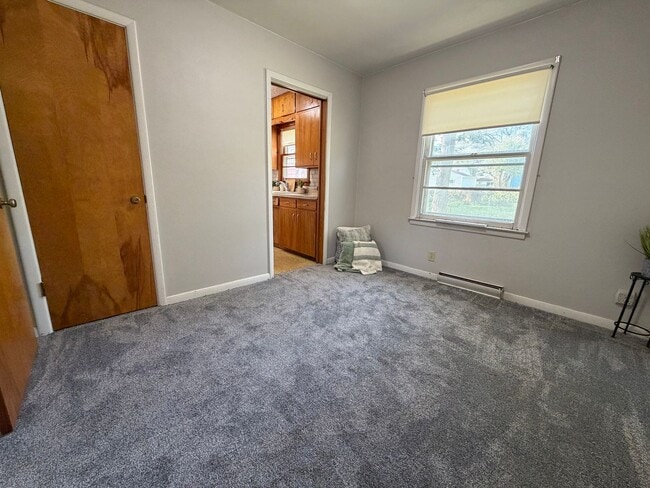 Building Photo - 3bed, 1bath home for rent in quiet Waterlo...