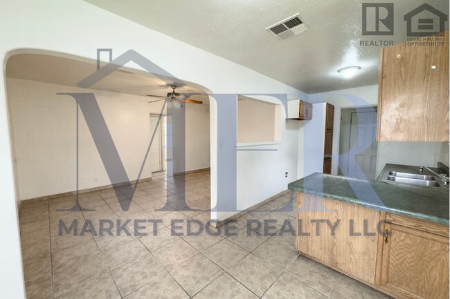 Building Photo - 2Bed/1Bath House at AZ-202/24th St! Ready for Immediate Move-In! -- NO HOA! RV PARKING!