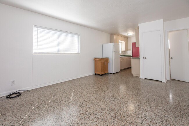 Building Photo - 101 S Palmway