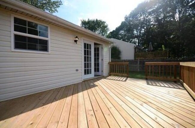 Building Photo - 10760 Cedarwood Dr