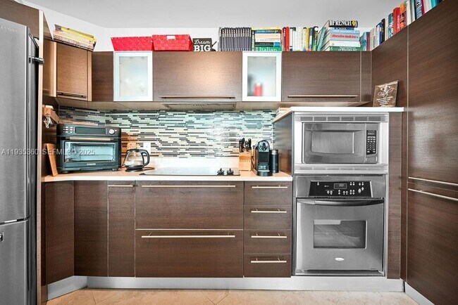 Building Photo - 1900 N Bayshore Dr