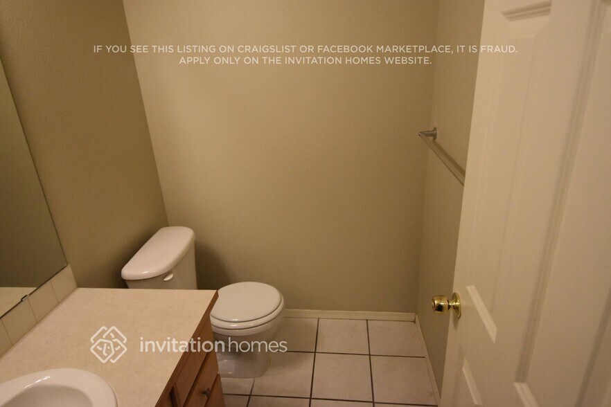 Building Photo - 13421 Des Moines Memorial Dr S