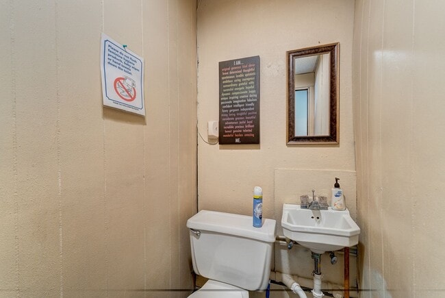 Building Photo - Spring Glen Business Center