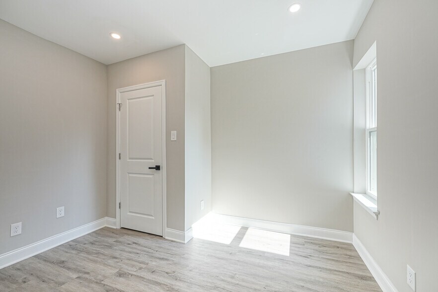 Building Photo - 121 N 51st St