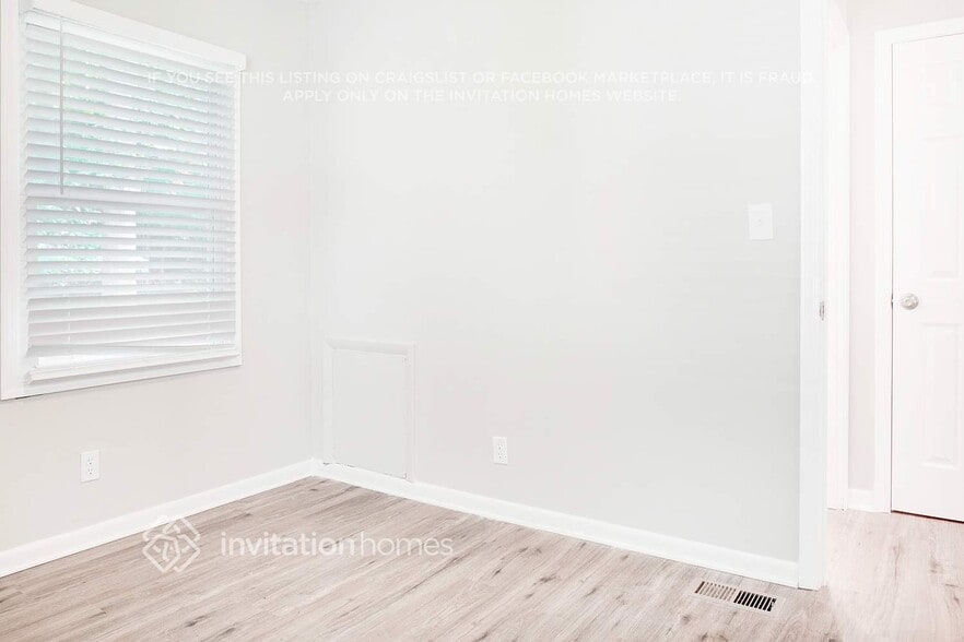 Building Photo - 982 Hutchens Rd SE