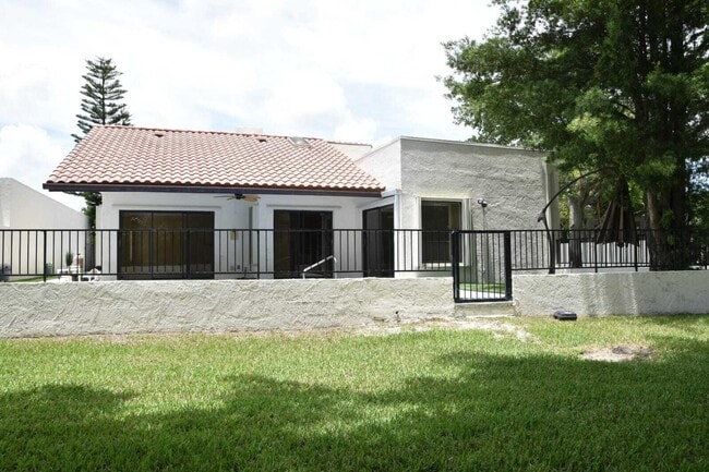 Building Photo - 6735 Lago Vista Terrace