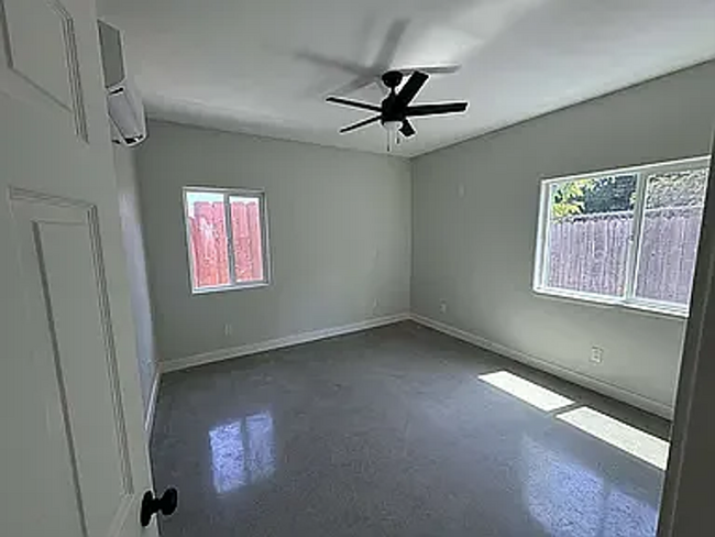 Building Photo - Charming & Welcoming Solar 2bed 1bathroom Home in Riverside!