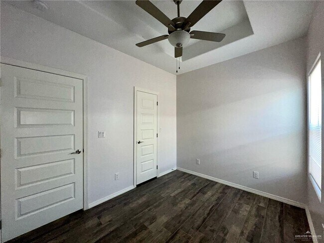 Building Photo - 20 N Winona Dr